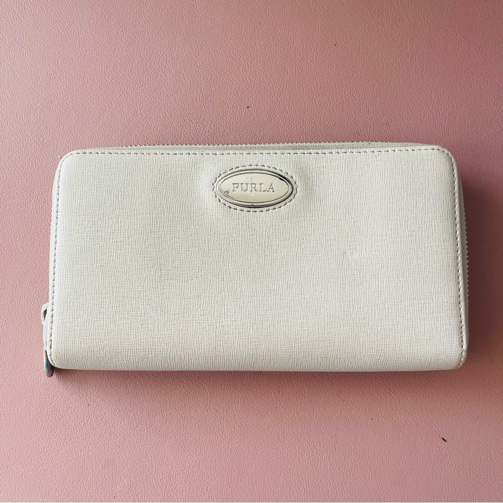 FURLA long wallet pure leather / off white / beige / zip around GUC - Picture 11 of 12